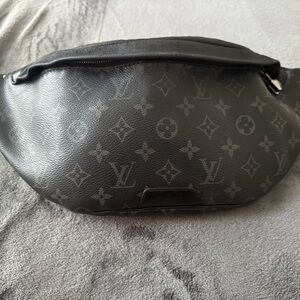 Louis Vuitton Discovery Bumbag PM Monogram Eclipse Men's Bag